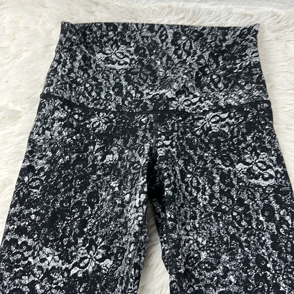 Lululemon Wunder Under Crop *Scallop 24" Achromatize Ice Grey - Picture 2 of 7